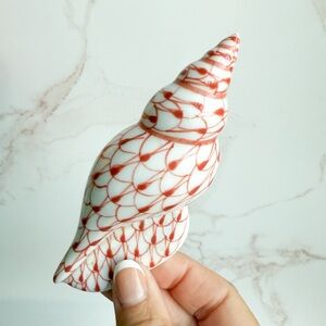 🐚 Andrea by Sadek Rust Fishnet Style Ceramic Painted Seashell Figurine